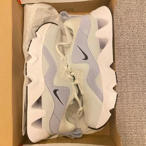 nike 365 trainers in lilac and light mint green